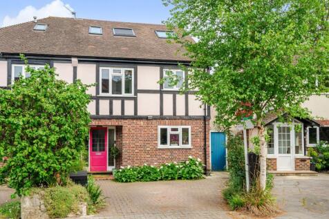 Downs Road, Beckenham, Kent, BR3 4 bed semi