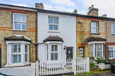 Yew Tree Road, Beckenham, Kent, BR3 2 bed terraced house for sale