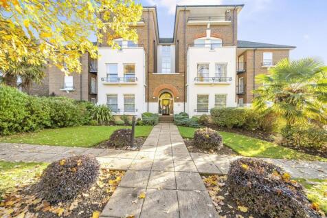 Rectory Road, Beckenham, Kent, BR3 2 bed flat for sale