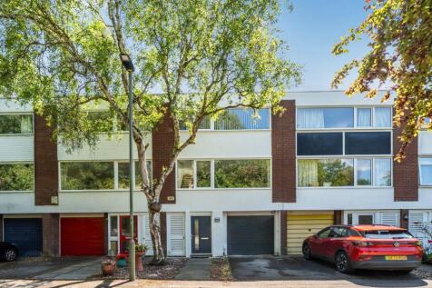 Foxgrove Road, Beckenham, Kent, BR3 3 bed terraced house for sale