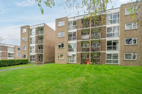 Foxgrove Road, Beckenham, Kent, BR3 2 bed flat for sale