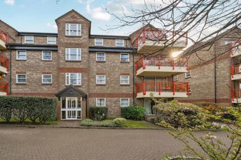 Park Road, Beckenham, Kent, BR3 2 bed flat for sale