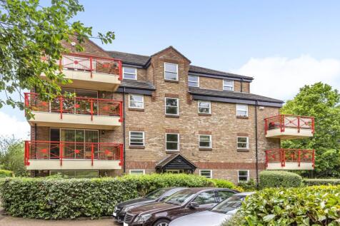 Park Road, Beckenham, Kent, BR3 2 bed flat for sale