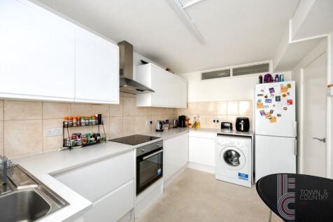 3 bedroom ground floor flat for sale