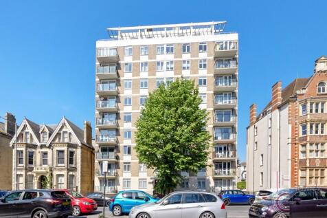 3 bedroom ground floor flat for sale