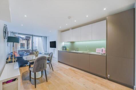 Balham High Road, Balham, London, SW17 2 bed flat for sale