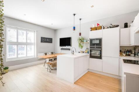 Old Devonshire Road, Balham, London... 2 bed flat for sale