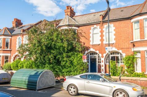 Fieldhouse Road, Balham, London, SW12 2 bed property for sale