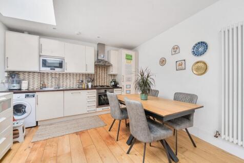 Balham High Road, Balham, London, SW12 2 bed semi
