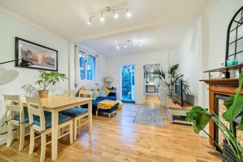 Garratt Lane, Earlsfield 2 bed flat for sale