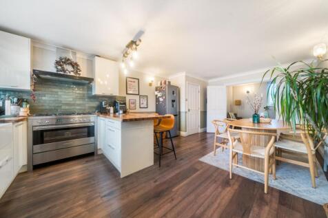 Earlsfield Road, Earlsfield 3 bed flat for sale