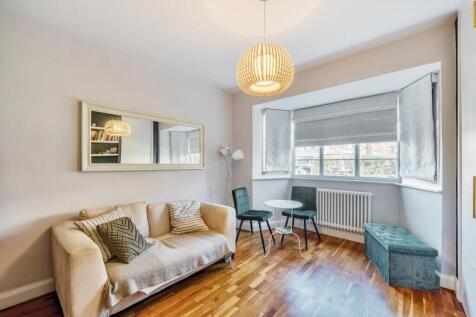 Trinity Road, Earlsfield, London, SW18 Studio for sale