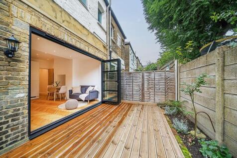 Denton Street, Earlsfield, London, SW18 2 bed flat for sale