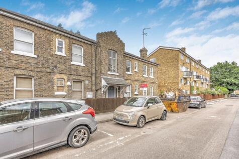 3 bedroom flat for sale