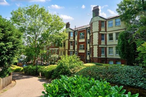 3 bedroom flat for sale