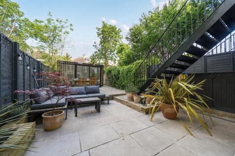 Devonshire Road, Forest Hill, London... 2 bed flat for sale