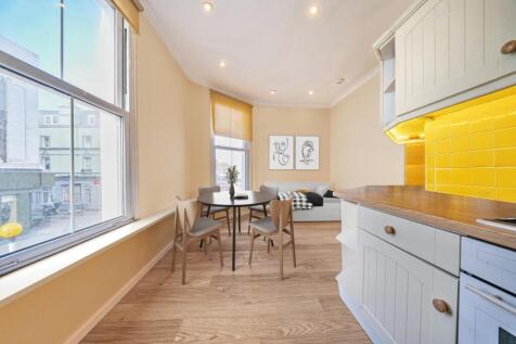 3 bedroom flat for sale