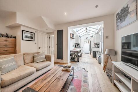 Homestead Road, Fulham, London, SW6 2 bed flat for sale