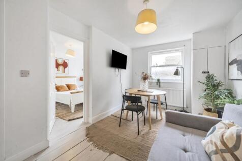 Hammersmith Grove, Hammersmith... 1 bed flat for sale
