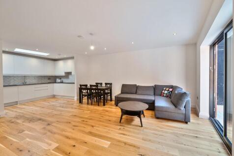 Askew Road, London, W12 2 bed duplex for sale