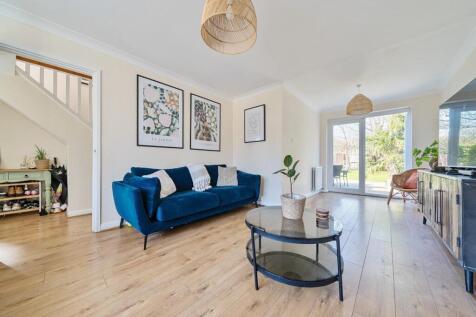Mead Way, Bromley, Kent, BR2 3 bed terraced house for sale