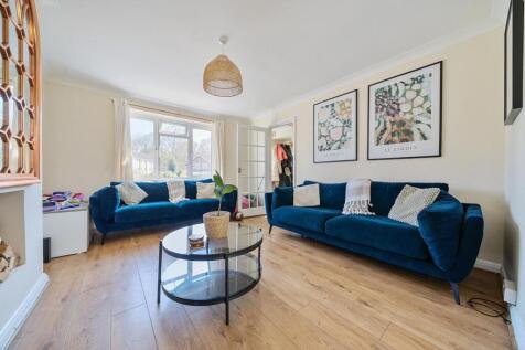 Mead Way, Bromley, Kent, BR2 3 bed terraced house for sale
