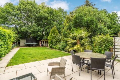 Mead Way, Bromley, Kent, BR2 3 bed terraced house for sale