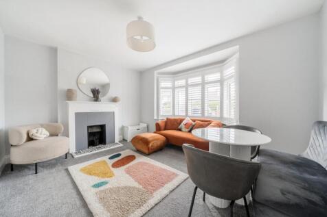 2 bedroom maisonette for sale