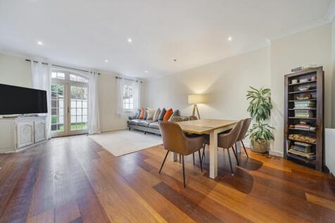 Westerham Road, Keston, Kent, BR2 3 bed terraced house for sale