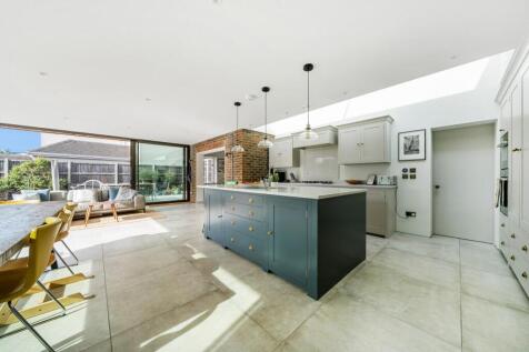 Fox Lane, Keston, Kent, BR2 4 bed detached house for sale