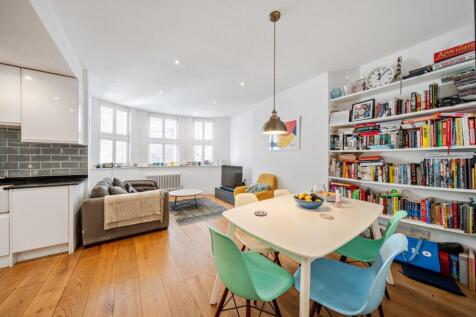 Milton Avenue, Highgate, London, N6 2 bed flat for sale