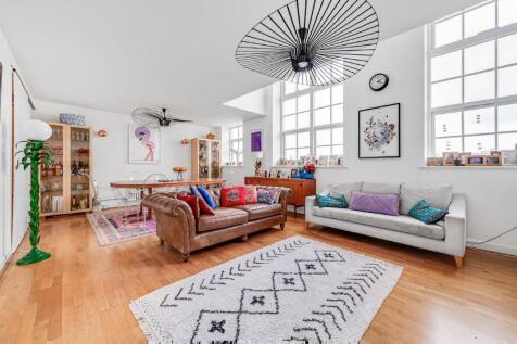 Enfield Road, Islington, London, N1 2 bed flat for sale