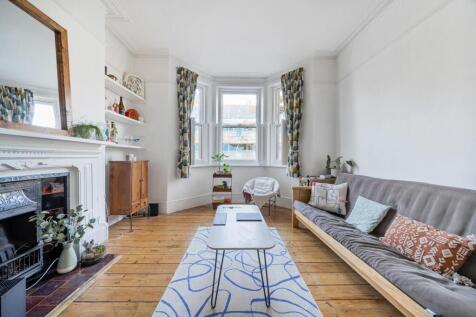 Mowll Street, Oval 2 bed flat for sale