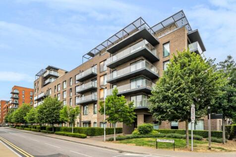 3 bedroom flat for sale