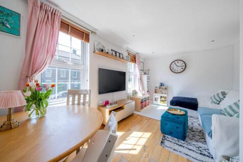 Ryculff Square, London, SE3 2 bed maisonette for sale