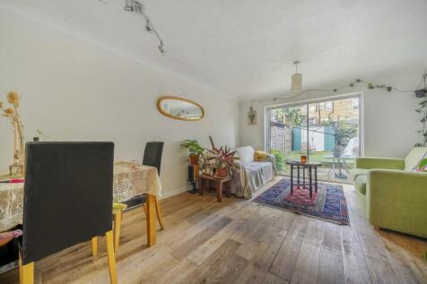 Cypress Gardens, Brockley 2 bed terraced house for sale