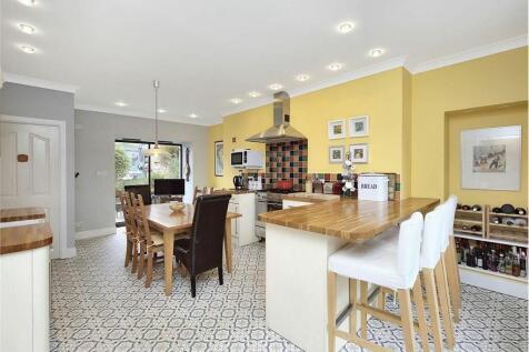 5 bedroom end of terrace house for sale