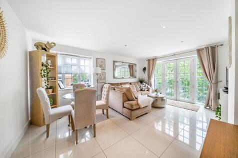 Tweedy Road, Bromley, Kent, BR1 4 bed flat for sale