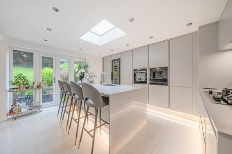 Sylvester Avenue, Chislehurst, Kent, BR7 4 bed detached house for sale