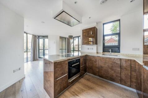 Park Road, London 2 bed flat for sale