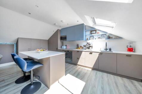 3 bedroom flat for sale