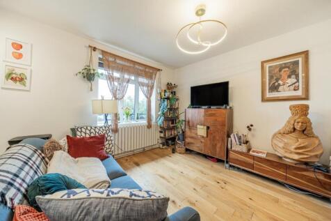 Oaklands Estate, London, Clapham, SW4 2 bed flat for sale