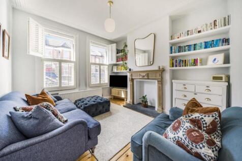 2 bedroom maisonette for sale