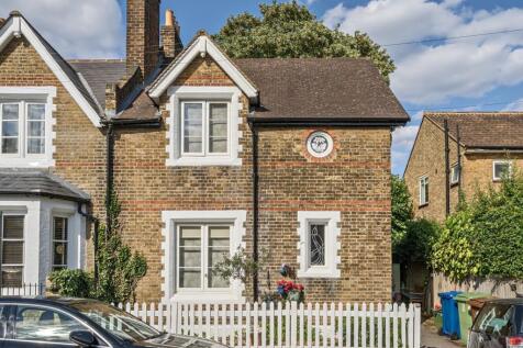 Gilkes Crescent, Dulwich Village... 2 bed semi