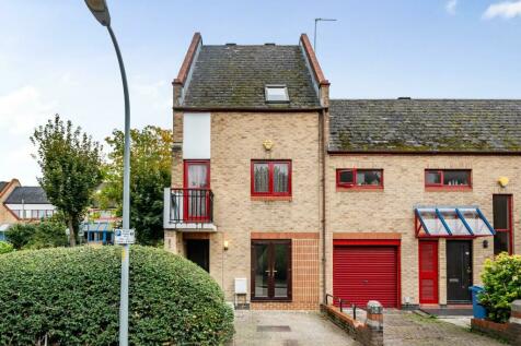 3 bedroom end of terrace house for sale