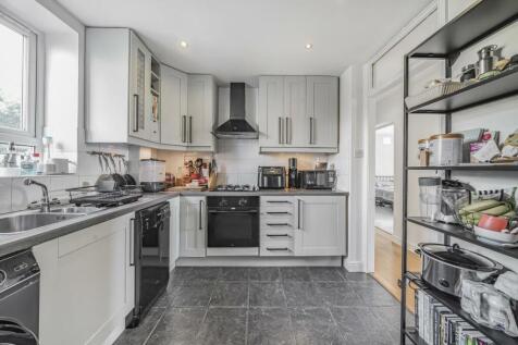 Longley Road, Tooting 3 bed flat for sale