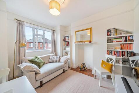 Robinson Road, Colliers Wood 2 bed maisonette for sale