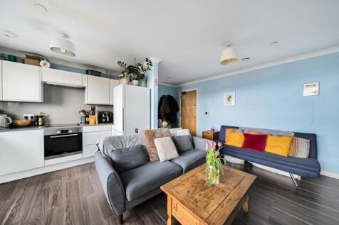Garratt Lane, Tooting, London, SW17 2 bed flat for sale