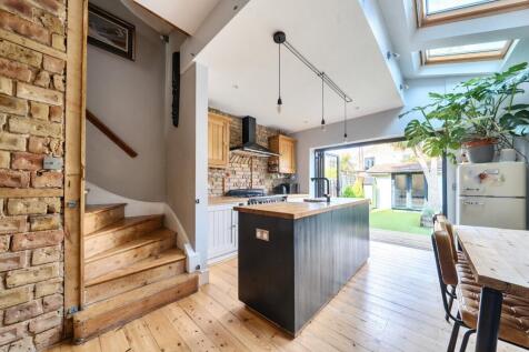 Byton Road, Tooting, SW17 4 bed terraced house for sale