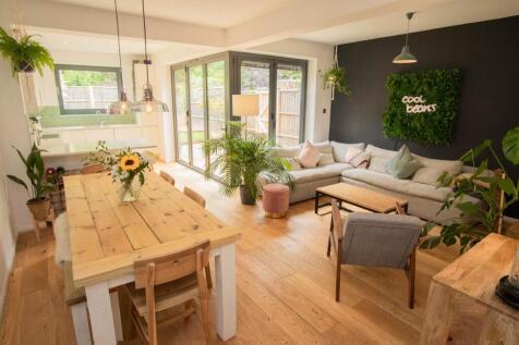 Avenue Park Road, West Norwood... 2 bed flat for sale